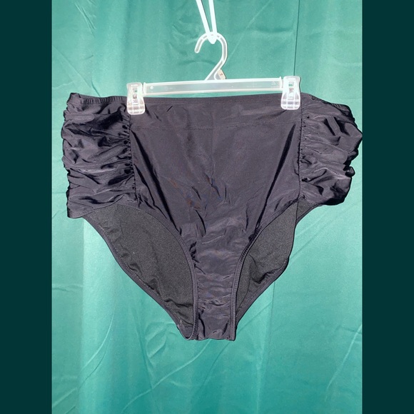 AVA & VIV black bikini bottoms 24w/26w - Picture 1 of 3